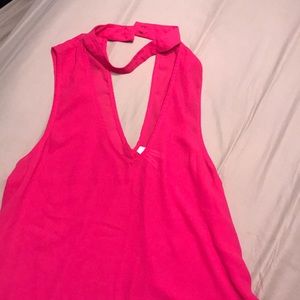 Low V with chocker neck tank